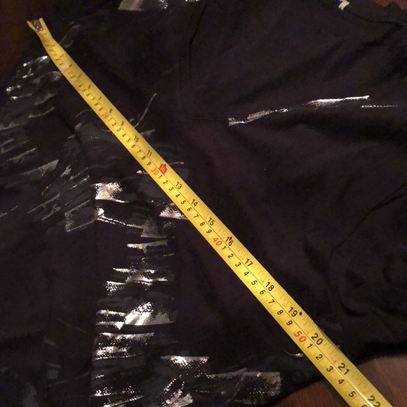 Elie Tahari metallic painted front, long sleeve v-neck cotton top - Picture 9 of 10